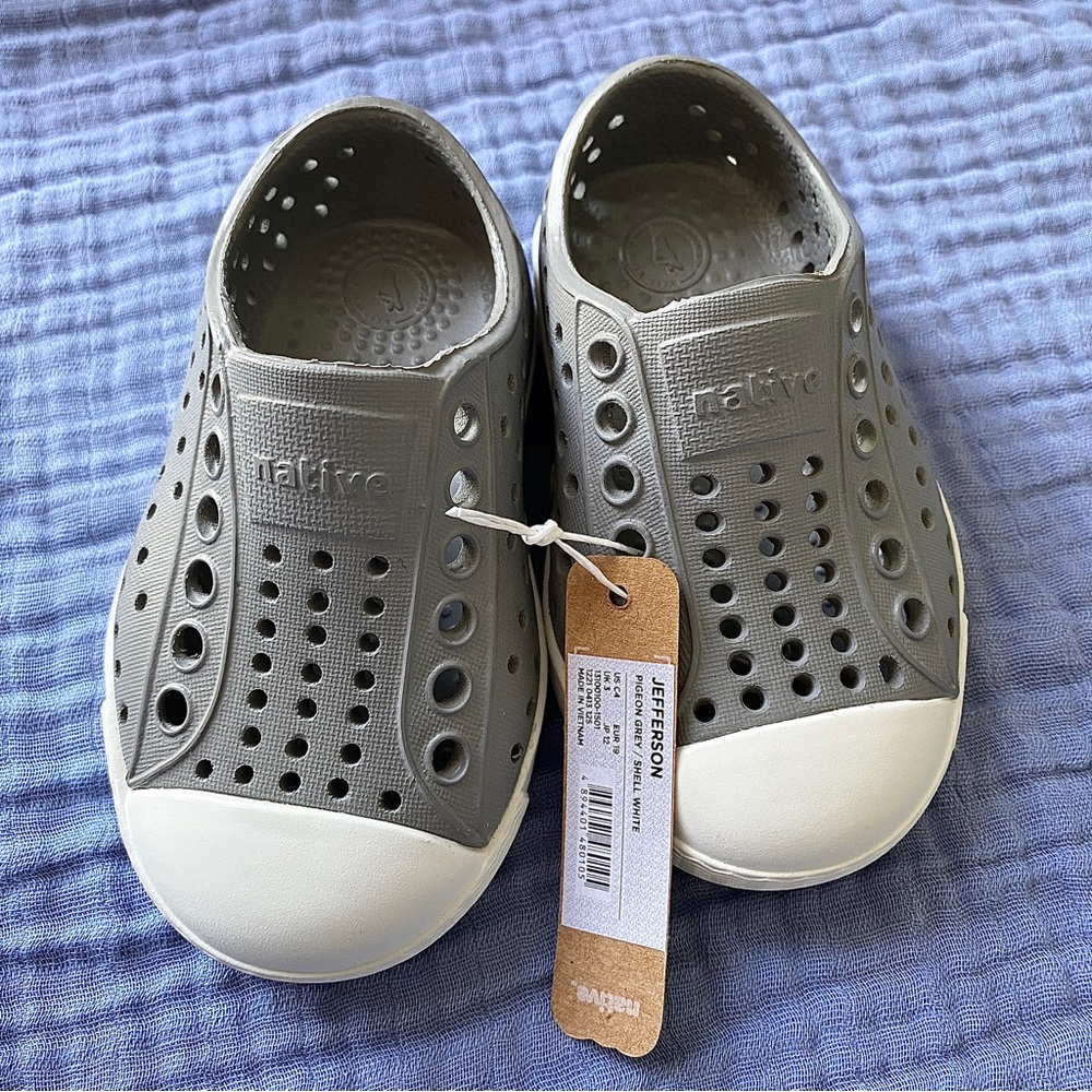 NEW Native Jefferson Pigeon Grey Shoes - Size C4